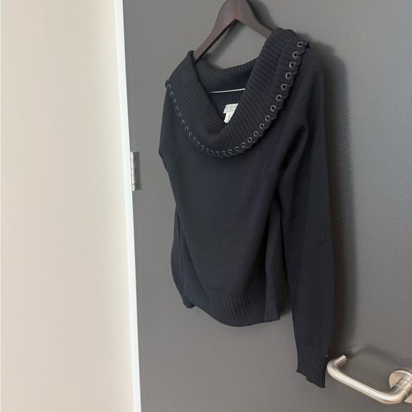 St. John Sport L very good vintage condition Black V-Neck Sweater Elegant Knit - Picture 3 of 16